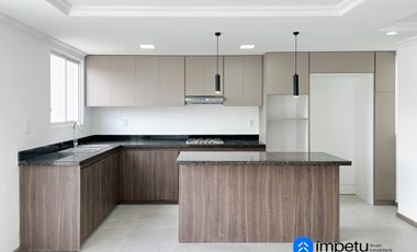 Departamento triplex en venta en sector Estancia Norte cerca de la avenida principal al norte de la ciudad de Loja