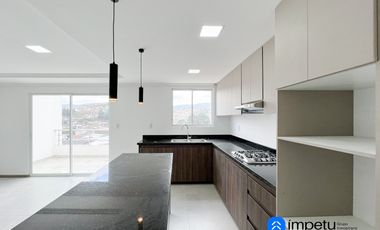 Departamento triplex en venta en sector Estancia Norte cerca de la avenida principal al norte de la ciudad de Loja