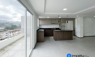 Departamento triplex en venta en sector Estancia Norte cerca de la avenida principal al norte de la ciudad de Loja