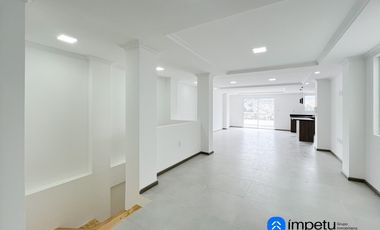 Departamento triplex en venta en sector Estancia Norte cerca de la avenida principal al norte de la ciudad de Loja