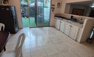Habitación Semi-Amoblada en Alquiler en Los Ceibos, con Baño, Incluye Servicios, Norte de Guayaquil.