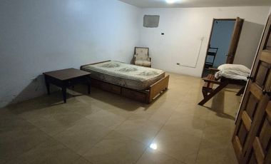 Habitación Semi-Amoblada en Alquiler en Los Ceibos, con Baño, Incluye Servicios, Norte de Guayaquil.