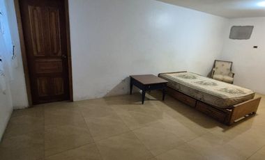 Habitación Semi-Amoblada en Alquiler en Los Ceibos, con Baño, Incluye Servicios, Norte de Guayaquil.