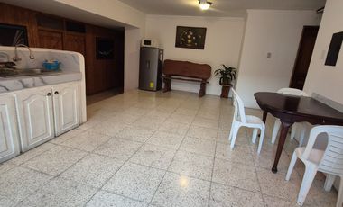 Habitación Semi-Amoblada en Alquiler en Los Ceibos, con Baño, Incluye Servicios, Norte de Guayaquil.