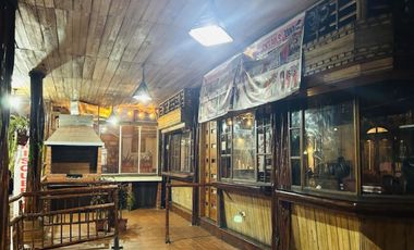 Venta de Hosteria con locales comerciales en Rio Negro-Baños