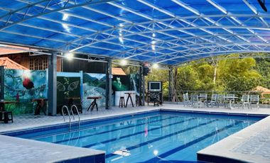 Venta de Hosteria con locales comerciales en Rio Negro-Baños