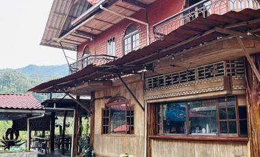 Venta de Hosteria con locales comerciales en Rio Negro-Baños