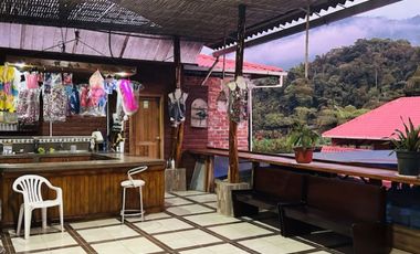 Venta de Hosteria con locales comerciales en Rio Negro-Baños