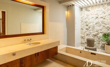 FREEHOLD | FULLY FURNISHED 2-BEDROOM VILLA IN PRIME SEMINYAK