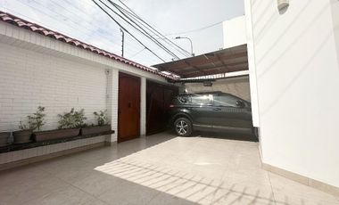 Linda Casa en venta en Santa Patricia La Molina