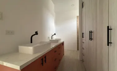 VENDO CASA INDEPENDIENTE EN LA CIUDAD DE PORTOVIEJO