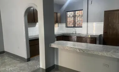 VENDO CASA RENTERA DE OPORTUNIDAD EN LA CIUDAD DE MANTA