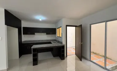 ALQUILO CASA DENTRO DE URBANIZACION EN PORTOVEJO