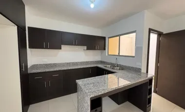 ALQUILO CASA DENTRO DE URBANIZACION EN PORTOVEJO