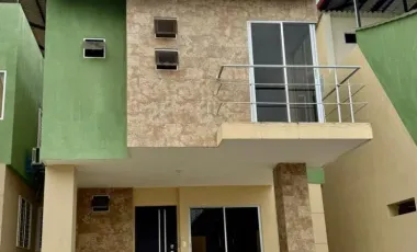 ALQUILO CASA DENTRO DE URBANIZACION EN PORTOVEJO