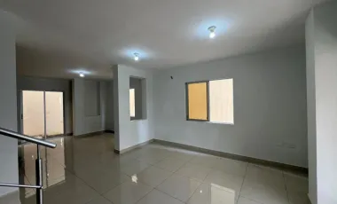 ALQUILO CASA DENTRO DE URBANIZACION EN PORTOVEJO