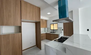 !VENTA DE EXPECTACULAR CASA EN PORTOVIEJO!
