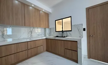 !VENTA DE EXPECTACULAR CASA EN PORTOVIEJO!