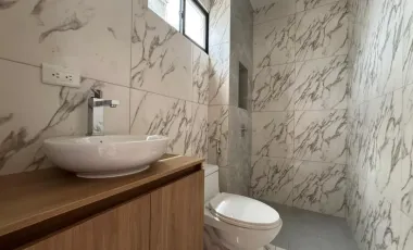 !VENTA DE EXPECTACULAR CASA EN PORTOVIEJO!