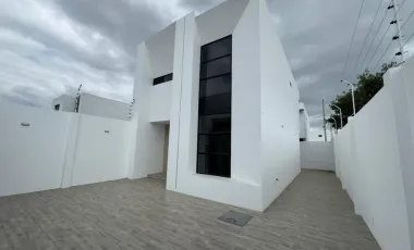 VENDO CASA INDEPENDIENTE EN PORTOVIEJO