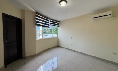 VENDO CASA HERMOSA INDEPENDIENTE EN PORTOVIEJO