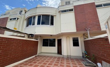 VENDO CASA HERMOSA INDEPENDIENTE EN PORTOVIEJO