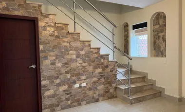 VENDO CASA HERMOSA INDEPENDIENTE EN PORTOVIEJO