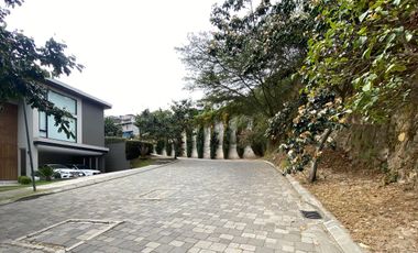 HERMOSO TERRENO DE VENTA EN URBANIZACIÓN DE LUJO CUMBAYA!!