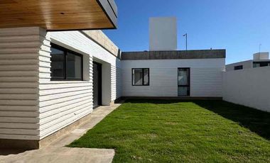 ALQUILÓ CASA CON PILETA