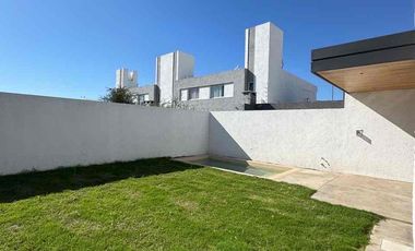 ALQUILÓ CASA CON PILETA