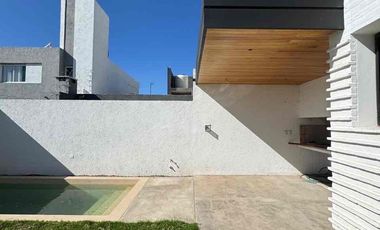 ALQUILÓ CASA CON PILETA