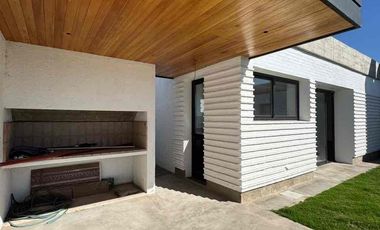 ALQUILÓ CASA CON PILETA