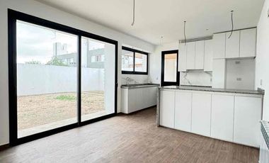 ALQUILÓ CASA CON PILETA