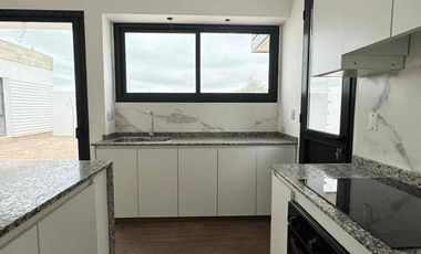 ALQUILÓ CASA CON PILETA