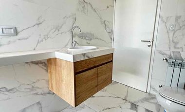 ALQUILÓ CASA CON PILETA