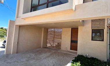 Villa en venta en Playa San Benito - 4rec, con rooftop y vista hacia el mar