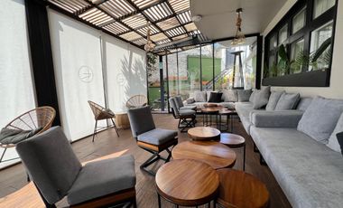 Casa Comercial en Renta Remodelada