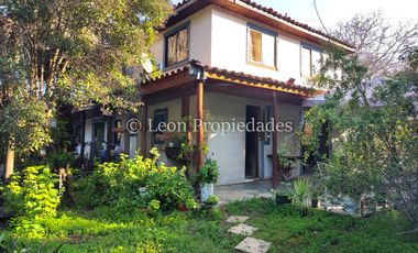 Leon Propiedades vende hermosa parcela de 1ha. con casa en sector los Naranjos, Curacaví.