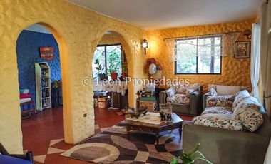 Leon Propiedades vende hermosa parcela de 1ha. con casa en sector los Naranjos, Curacaví.