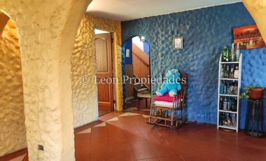 Leon Propiedades vende hermosa parcela de 1ha. con casa en sector los Naranjos, Curacaví.