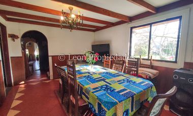 Leon Propiedades vende hermosa parcela de 1ha. con casa en sector los Naranjos, Curacaví.