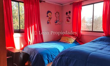 Leon Propiedades vende hermosa parcela de 1ha. con casa en sector los Naranjos, Curacaví.