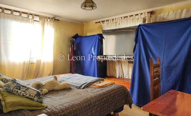 Leon Propiedades vende hermosa parcela de 1ha. con casa en sector los Naranjos, Curacaví.