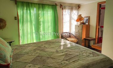 Leon Propiedades vende hermosa parcela de 1ha. con casa en sector los Naranjos, Curacaví.