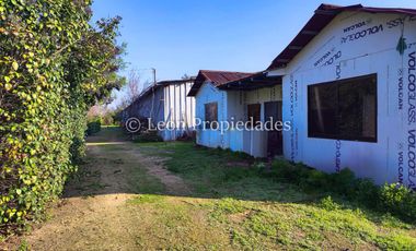 Leon Propiedades vende hermosa parcela de 1ha. con casa en sector los Naranjos, Curacaví.