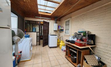 Casa esquina con estacionamiento en Lorenzo Arenas 3