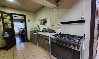 Casa esquina con estacionamiento en Lorenzo Arenas 3