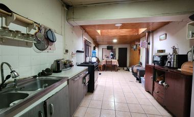 Casa esquina con estacionamiento en Lorenzo Arenas 3