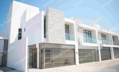 VENDO CASA JUNTOS A LAS VEGAS, UBICACIÓN CENTRICA