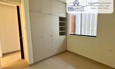 Hermosa Casa con PISCINA Frente a Parque en VENTA - Miraflores Country Club.